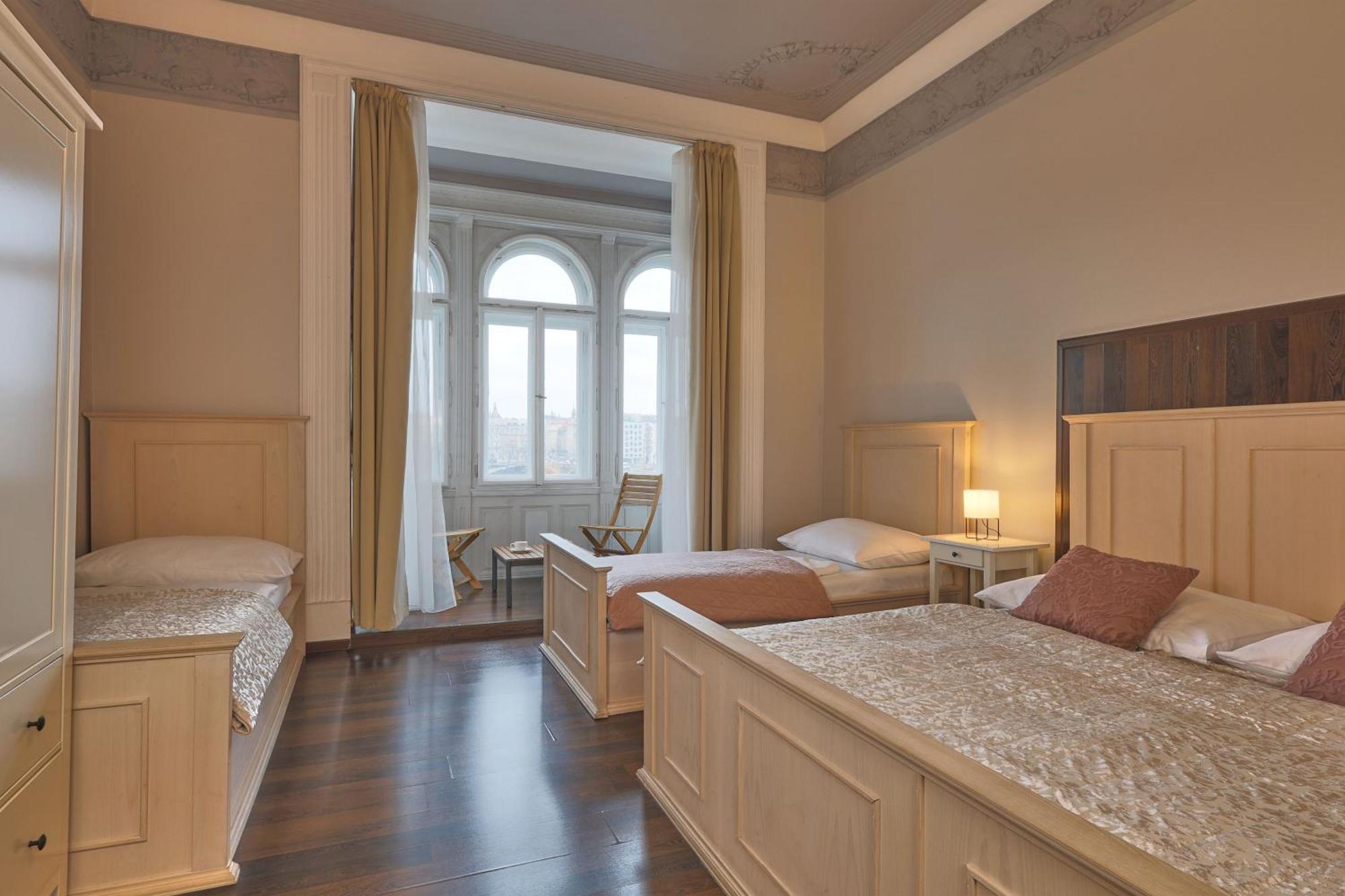Janáčkovo nábřeží 19 - Riverside Apartments Praga Exterior foto